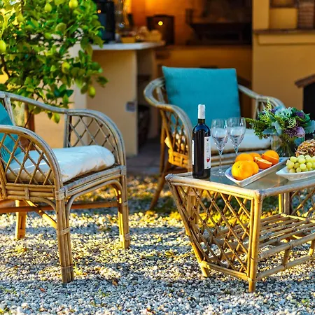 Villa Amore, A Romantic Hilltop In Lucca