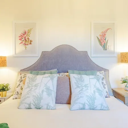 Villa Amore, A Romantic Hilltop In Lucca