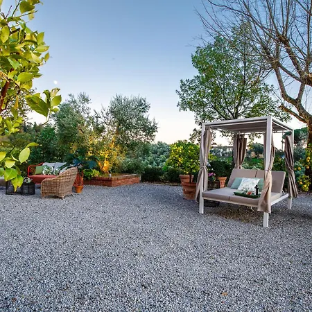 Willa Amore, A Romantic Hilltop In *